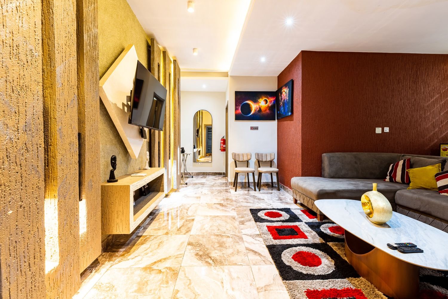 One Bedroom Suite with Kitchen & Lounge